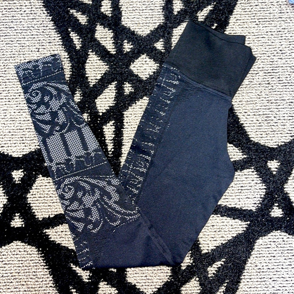 NUX Black Pattern Leggings - Size S